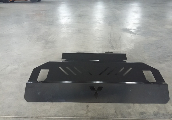 Steel sump guard for the protection of the engine and the radiator for Mitsubishi Shogun 3 (V60, V70)