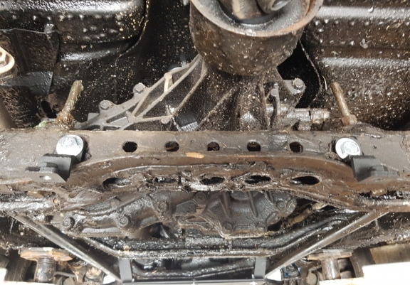 Steel gearbox guard for Nissan Terrano II 