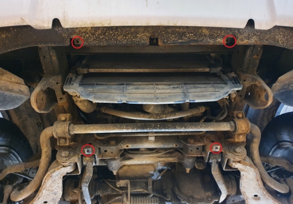Steel radiator guard for Mitsubishi L200