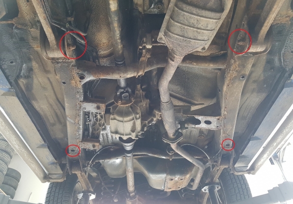 Steel transfer case guard for Suzuki Jimny